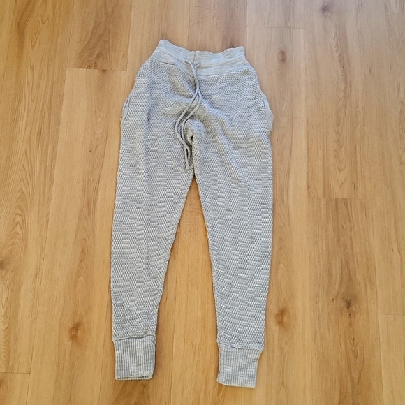 PrettyLittle Thing knitted sweat pants in Grey. Size small - Picture 1 of 5
